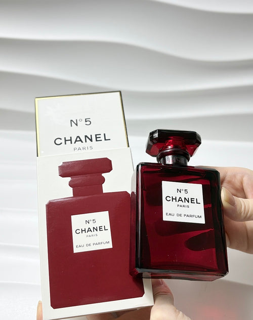 Chanel N°5 Eau de Parfum fragrance presentation